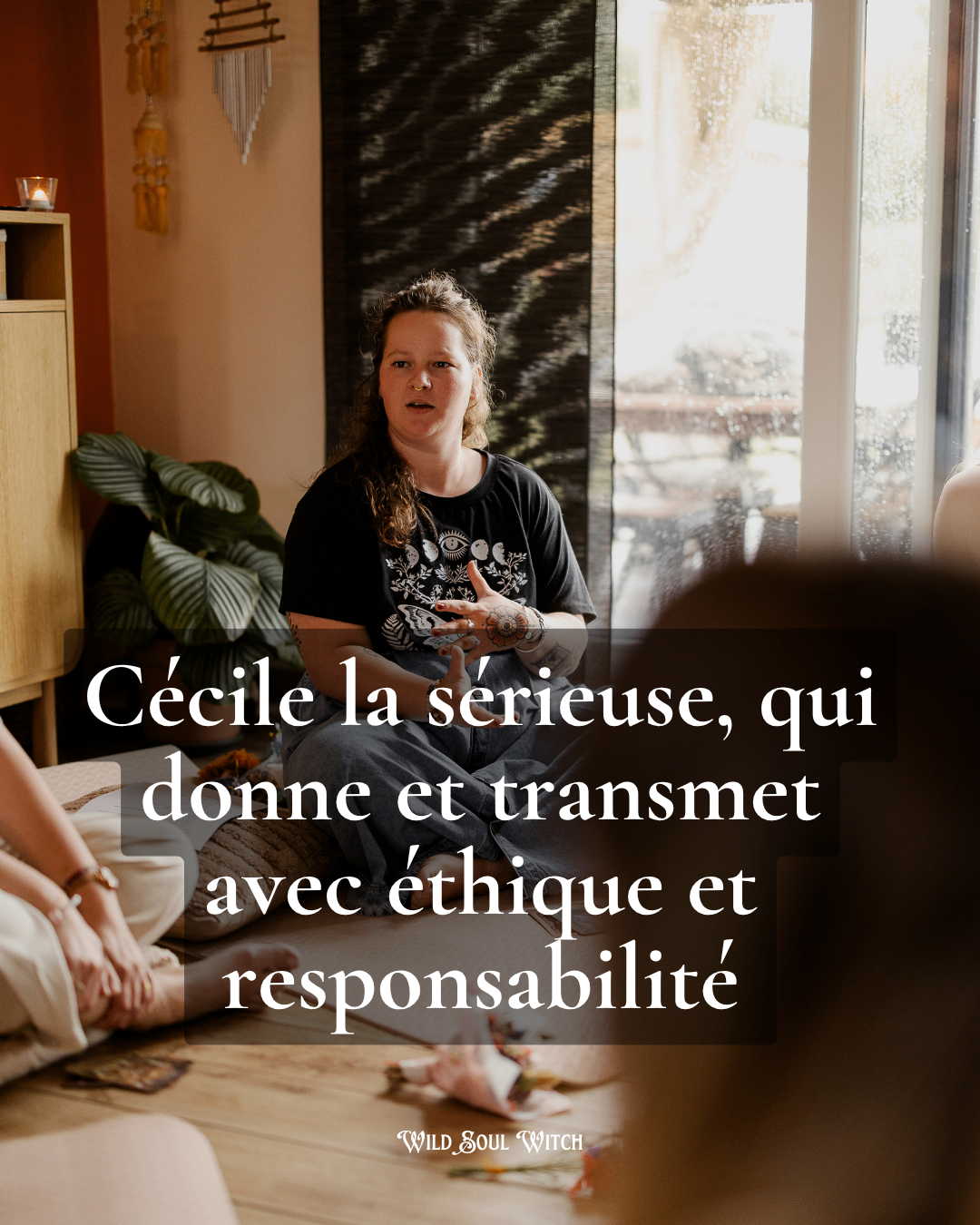 Cécile en cercle intérieur avec la citation Cécile la sérieuse, qui donne et transmet avec éthique et responsabilité.