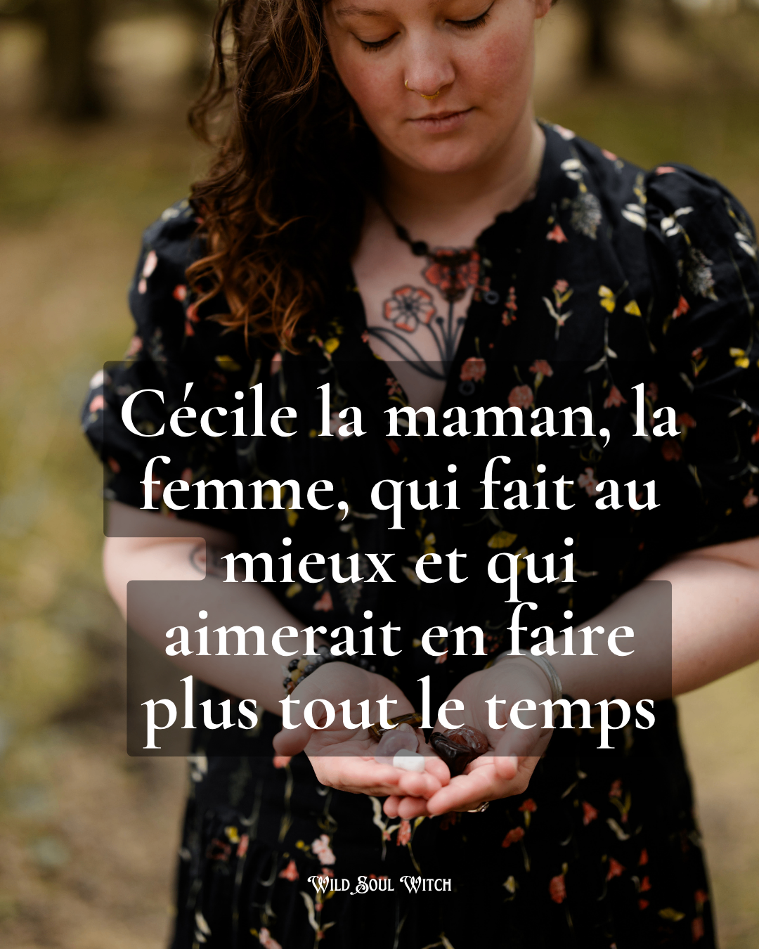 Portrait rapproché de Cécile avec la citation Cécile la maman, la femme, qui fait au mieux et qui aimerait en faire plus tout le temps.